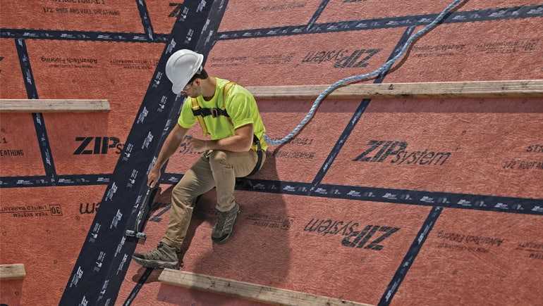 Roofer using the FORTIFIED Roof with ZIP System.